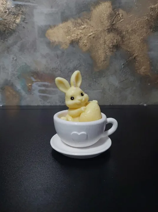 Cescuta decorativa din ceramica cu iepuras  din ceara naturala cu miros de ciocolata [2]