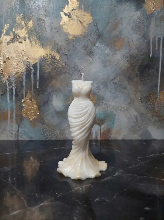 Lumanare parfumata in forma de rochie, din ceara naturala de soia, fitil din bumbac, Handmade [3]
