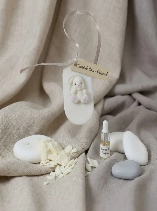 Odorizant din ceară naturala de soia ,cu fitil de bumbac– Model Iepuraș & Zambile  [2]