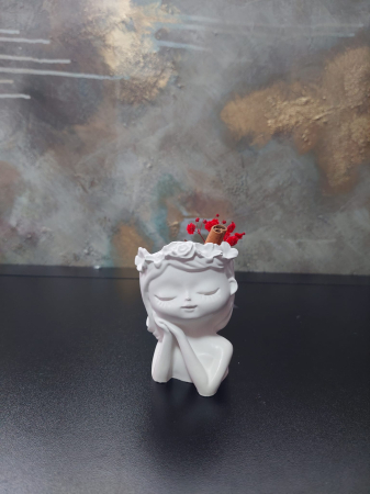 Produse handmade din CEARA - Fetita din ceramica cu ceara parfumata