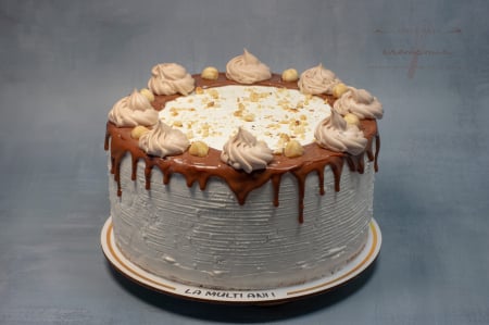 Torturi - Tort cu alune si Green Sugar