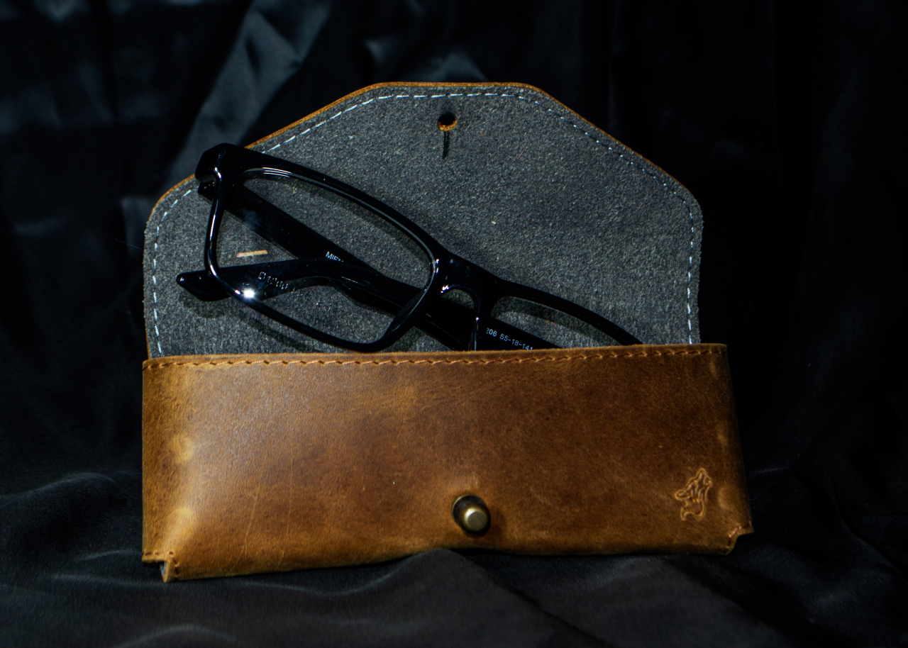 Etui pentru ochelari din piele naturală  – protecție elegantă și stil autentic – Artiss Corium [3]