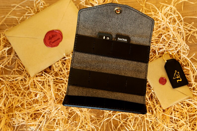 Husă din piele naturală pentru carduri SD – protecție compactă și stil artizanal – Artiss Corium [4]