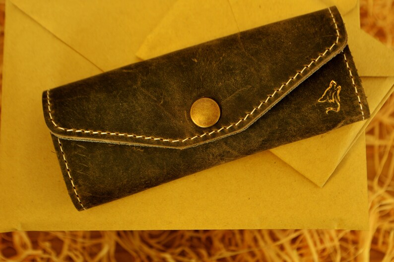 Husă din piele naturală pentru carduri SD – protecție compactă și stil artizanal – Artiss Corium [2]