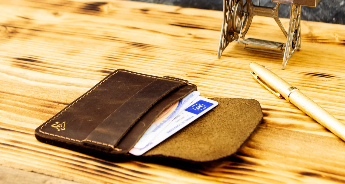 Portcard clapeta din piele naturală full-grain pentru carduri – Artiss Corium [4]