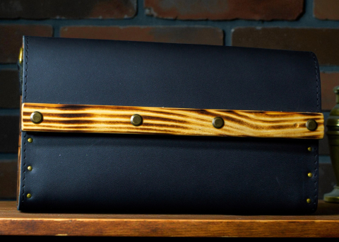 Geantă crossbody din piele cu lemn „Black Mini” – elegantă, compactă şi artizanală [2]