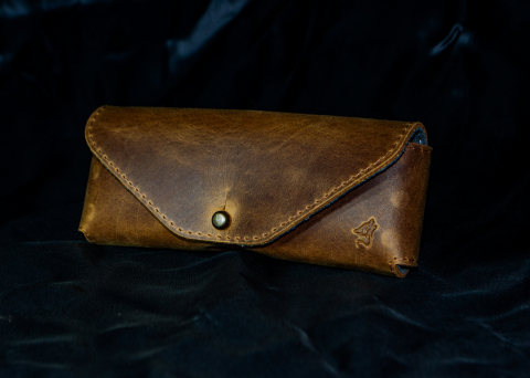 Etui pentru ochelari din piele naturală  – protecție elegantă și stil autentic – Artiss Corium [1]