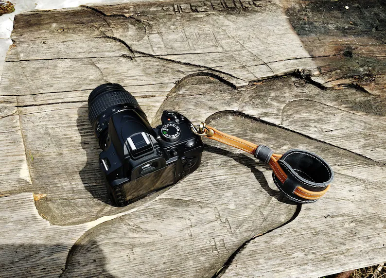 Accesorii fotografi - Brățară foto din piele naturală  Crazy Horse pentru DSLR/SLR – Artiss Corium