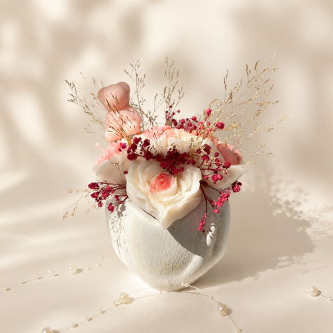 Categorii de produse - Aranjament din flori de ceară LOVE - „Sweet Embrace”