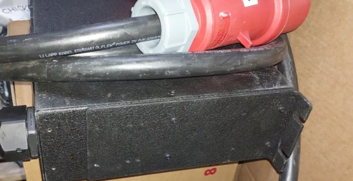 PDU( Power Distribution Unit) Rack 2U 32A 18 x C13 240/415VAC Geist [5]