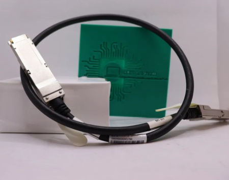 Cabluri Optice/RJ45 - Cablu DAC Copper Qsfp+ 40Gb Amphenol 10093084-2010HFLF QSFP+ 0.8 m