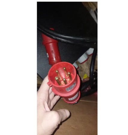 PDU( Power Distribution Unit) 3U Rack 2 x 32/ 24A GEIST USA 4 Prize [3]