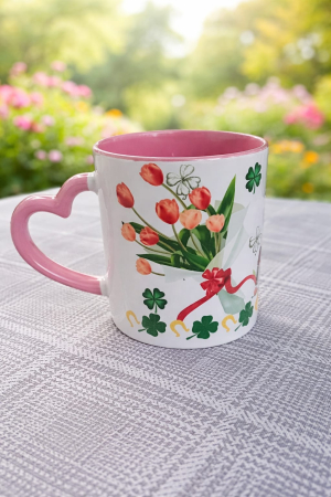 Cană ceramică „Hello March” – model cu lalele și mâner inimă [1]