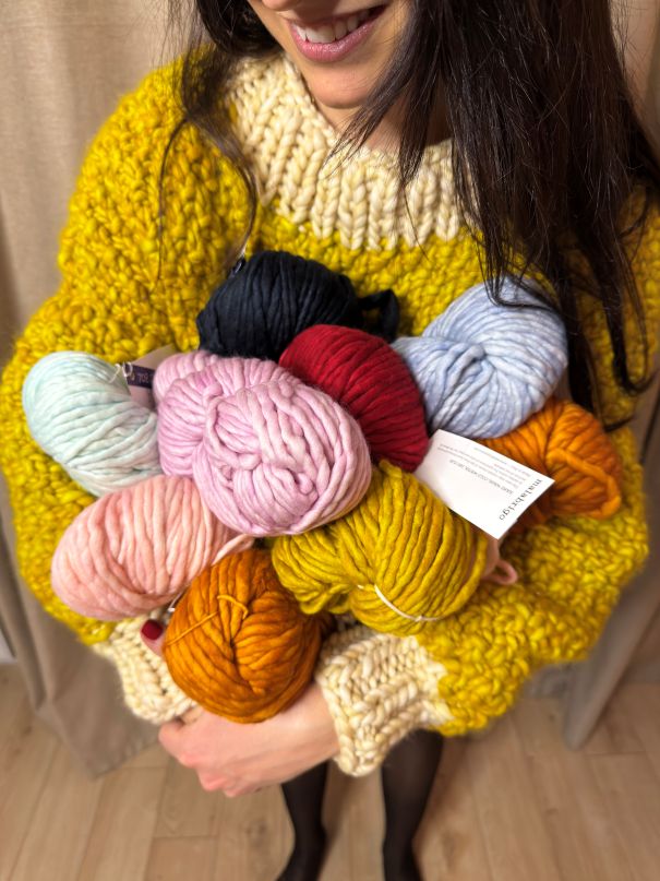 Fire sintetice vs. fire naturale – diferențe esențiale și cum alegem corect