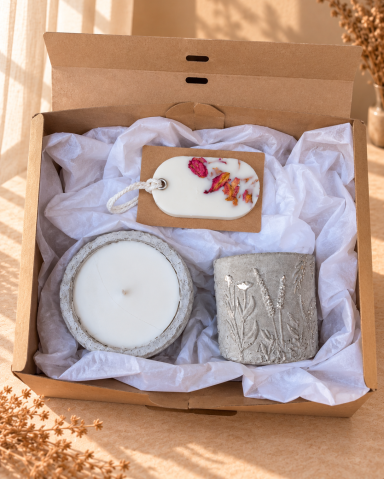 Decoratiuni pentru casa - Set cadou cu lumânări parfumate și odorizant – Dar cu Liniște