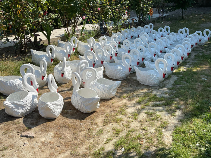 Lebada Decorativa Tip Ghiveci [3]