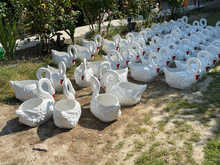 Lebada Decorativa Tip Ghiveci [4]