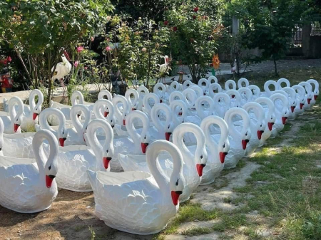 Lebada Decorativa Tip Ghiveci [1]