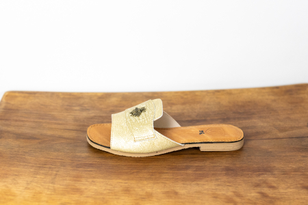 Produse - Șlapi Grecești Șampanie cu Broșă – Piele Naturală