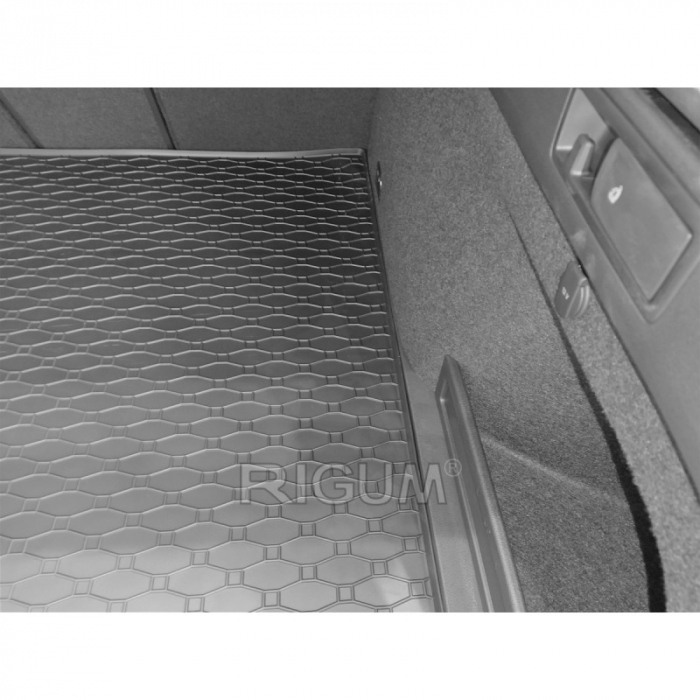 Covoras cauciuc portbagaj VW Passat B8 combi (3G), 12.2014-prezent, Rigum RKK (portbagaj sus) [3]