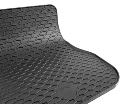 Covorase cauciuc BMW X1 U11 / seria 2 U06, 2022-prezent, fixare cu scai la sofer, Gumarny Zubri Cehia [3]