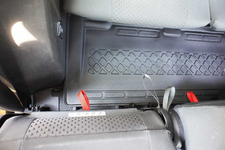 Presuri VW Touran 1 (1T) stil tavita cu margini inalte, 2003-2015, Aristar (pt. al treilea rand) [2]