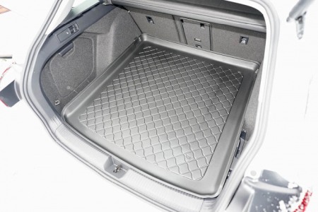 Accesorii interior - Tava portbagaj speciala VW Golf 8 Variant, 2020-prezent Guardliner™ Aristar - portbagaj sus