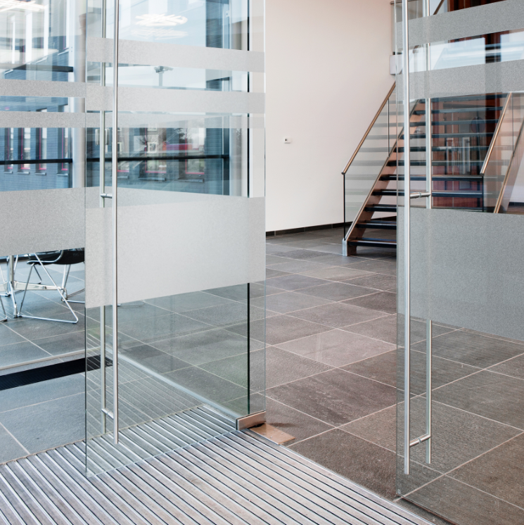 Folie Oracal imitație geam sablat – Cum să decorezi și să aplici corect