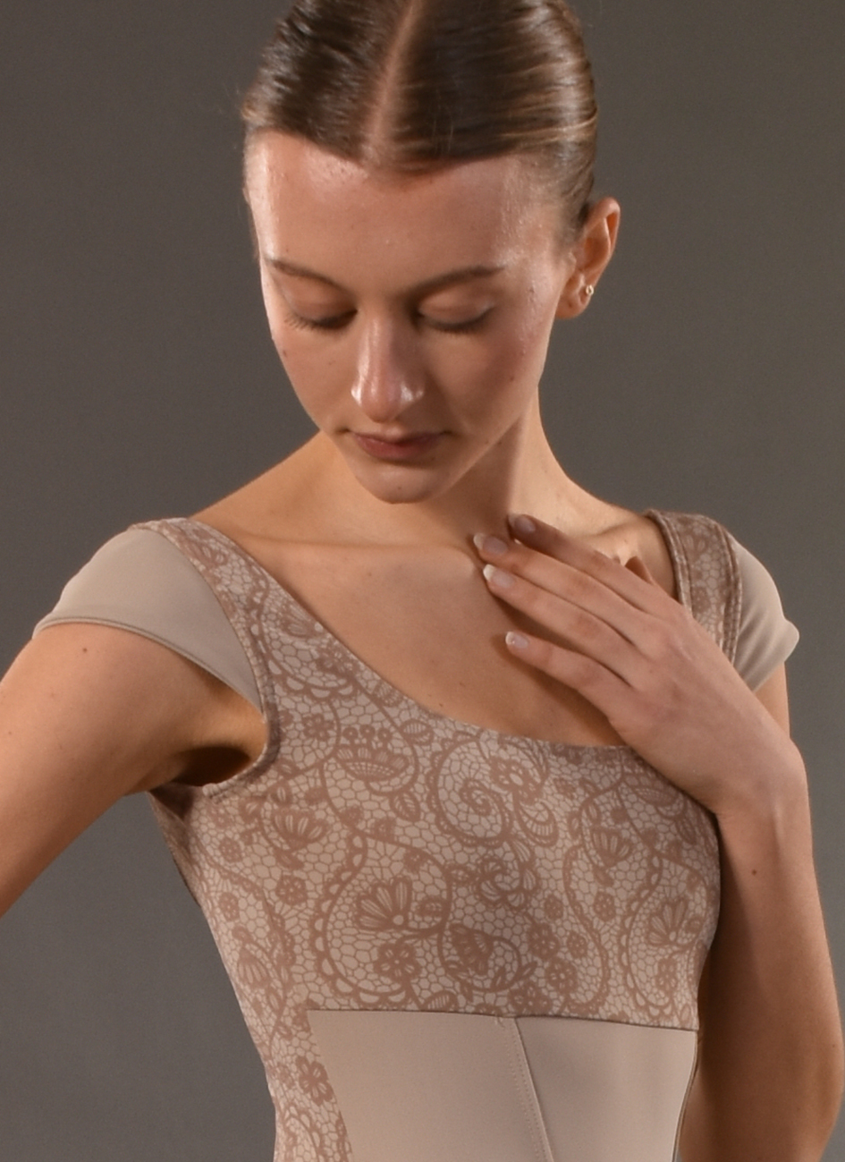 Leotardul de dans: forme, materiale și procesul de realizare