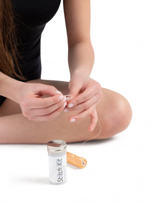 Stitch Kit – Set de cusut pentru poante, cu ață și ace Capezio [2]