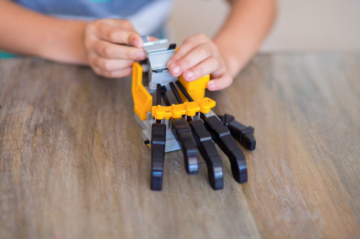 Kit constructie robot - Motorised Robot Hand, Kidz Robotix - 4M - BazaRapid.ro [4]