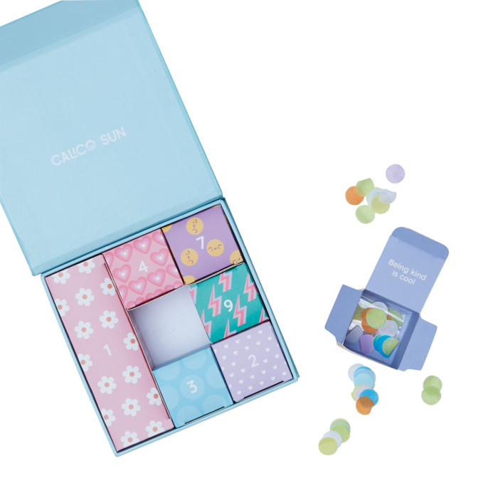 Set cadou bratara si charmuri - Calendar pentru sarbatorit evenimente - Cool To Be Kind - Ooly - BazaRapid.ro [2]