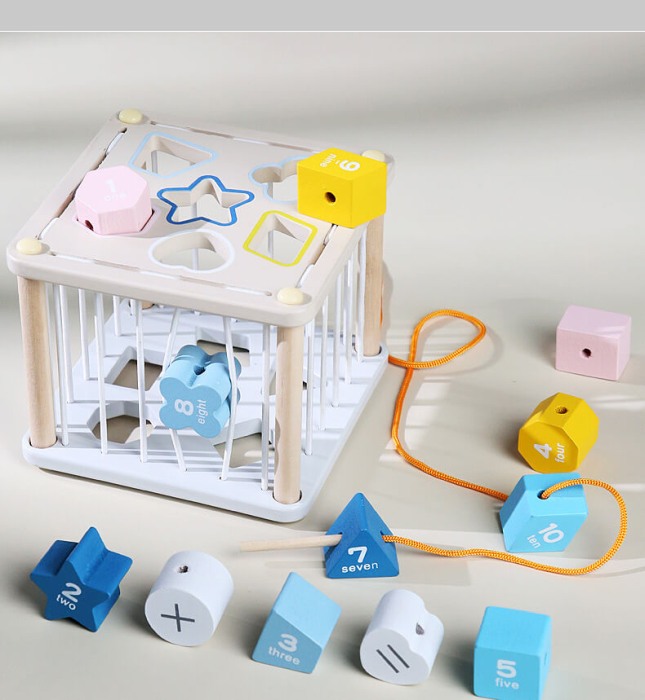 Cub din lemn sortator Shape Plug Happy [3]