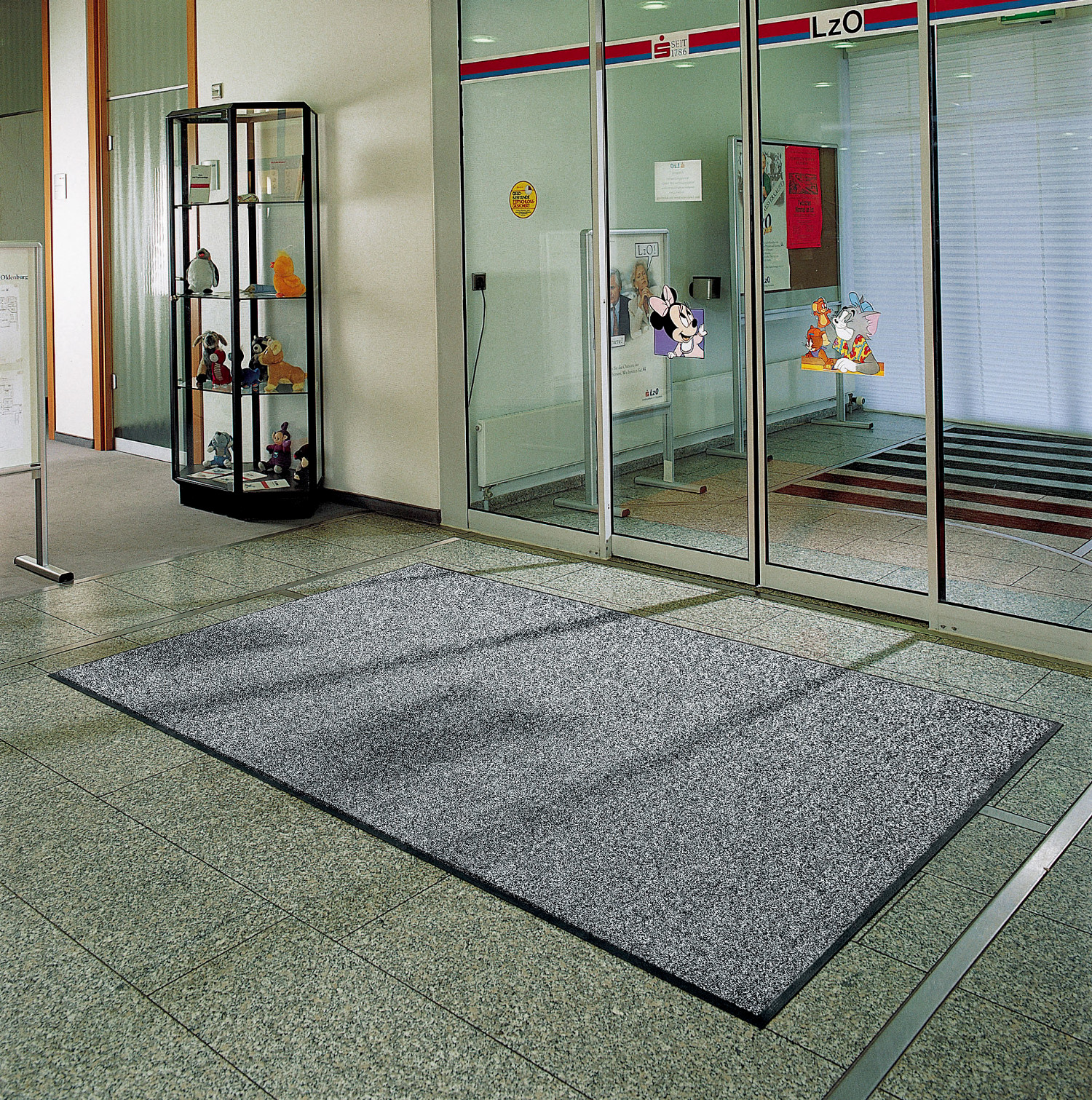 Covoare din aluminiu vs textil