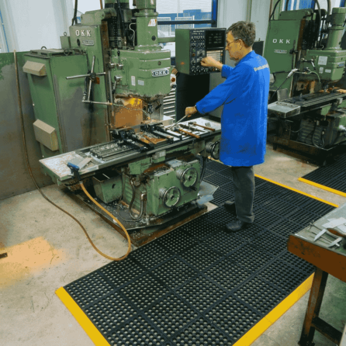 covor-ergonomic-industrial-cushion-ease-modular-drenaj [2]