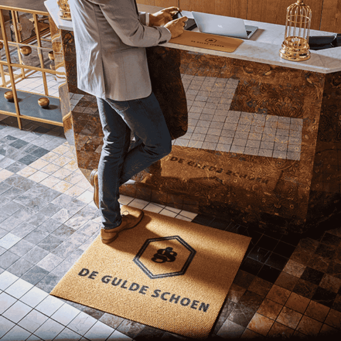 covoras-personalizat-cu-logo-premium-intrare-profesionala [5]