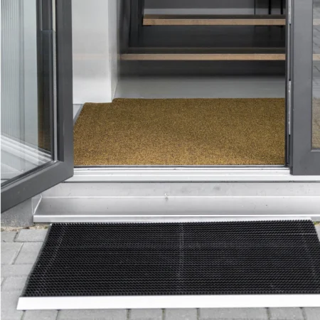Alege un covor - Covoraș de intrare Outline – ramă aluminiu, exterior, antiderapant | BeeGreen
