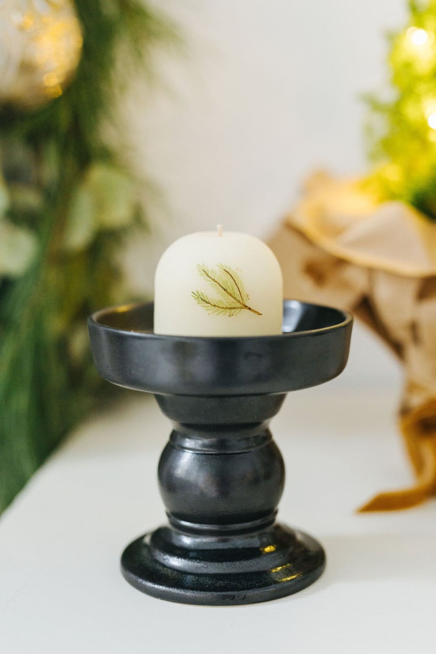 Lumânare din ceară de albine naturală, pictată manual cu crenguțe de brad [5]