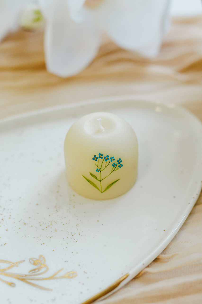 Lumanare pictata cu flori de nu-ma-uita [5]