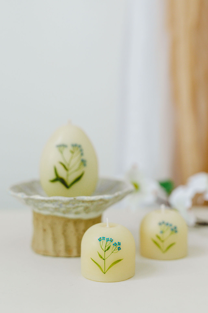 Lumanare pictata cu flori de nu-ma-uita [2]