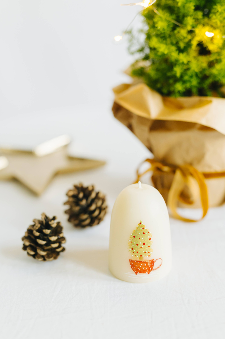 Lumânare din ceară naturală de albine lucrată manual - Brad în ceașcă [2]