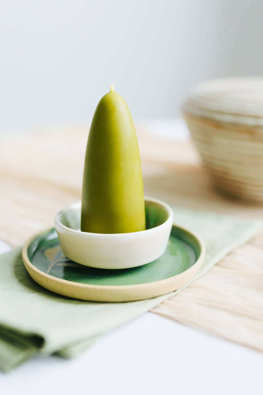 Lumânare din ceară naturală de albine lucrată manual - Stubby, verde olive [1]