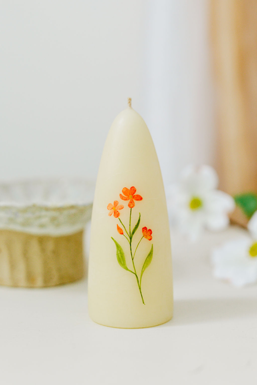 Lumanare pictata manual cu flori de camp roșii [3]