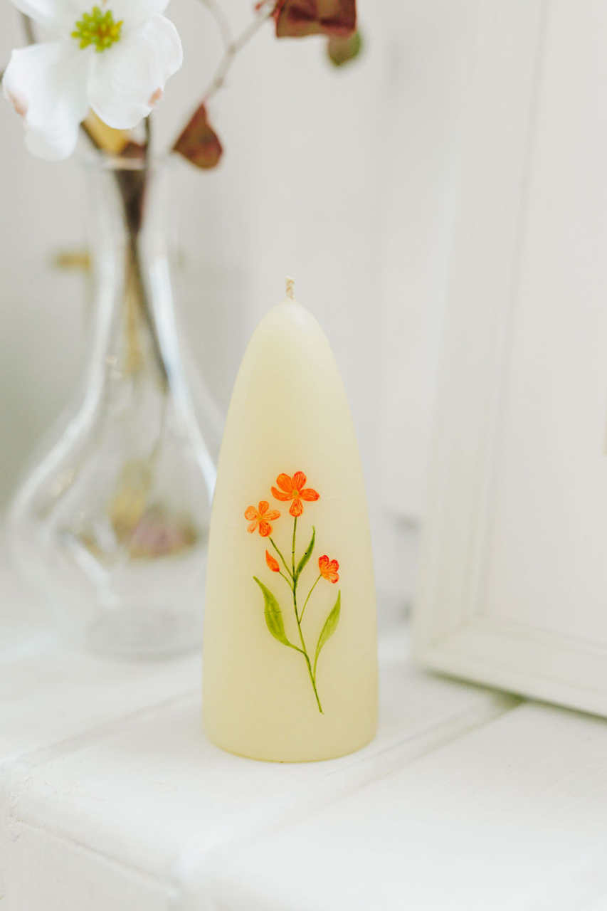 Lumanare pictata manual cu flori de camp roșii [8]