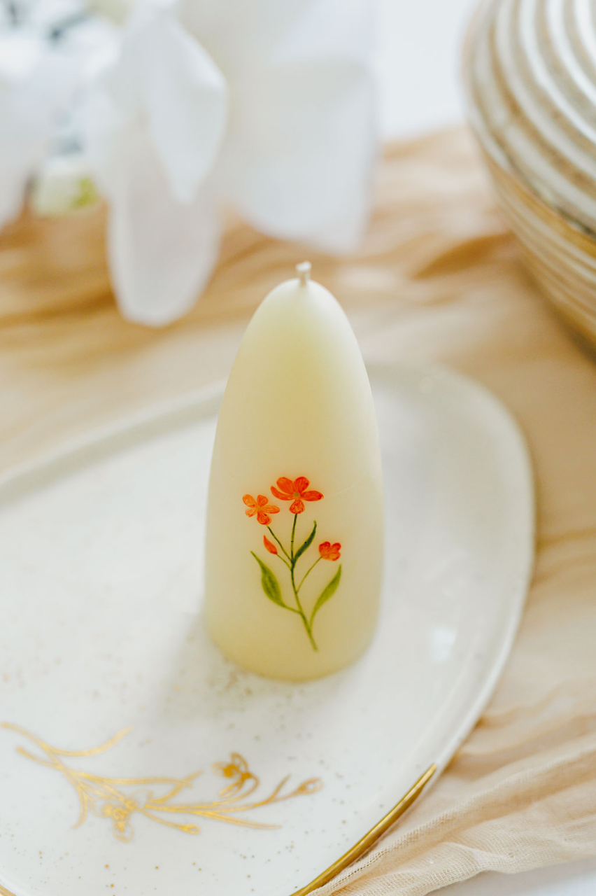 Lumanare pictata manual cu flori de camp roșii [6]