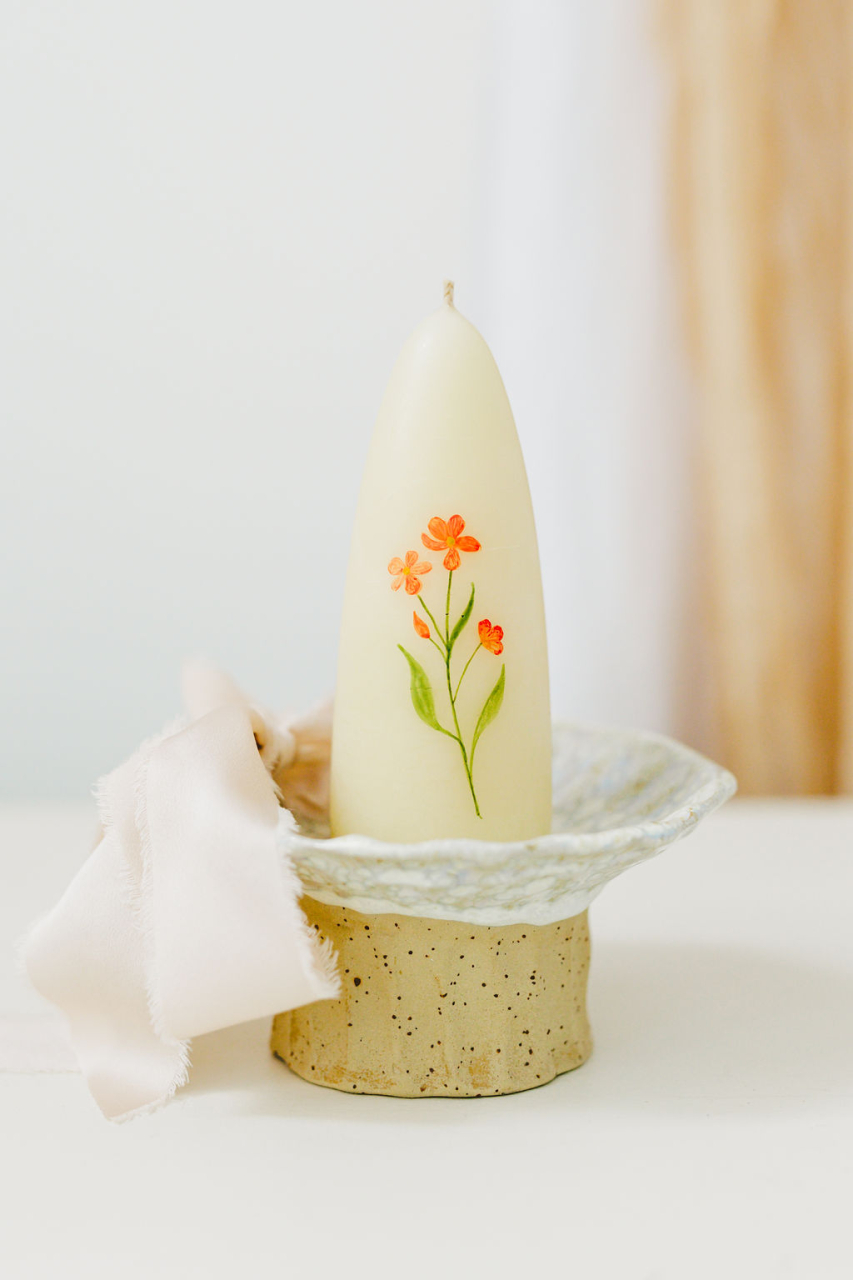 Lumanare pictata manual cu flori de camp roșii [2]