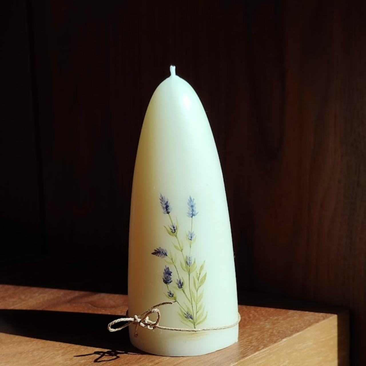 lumanare ceara naturala de albine pictata cu flori de lavanda [2]