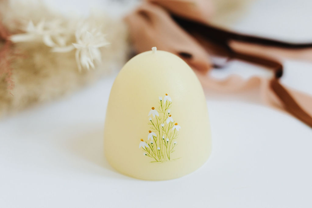 Lumânare din ceară naturală de albine purificată, parfumată discret, lucrată manual - Mușețelul [2]