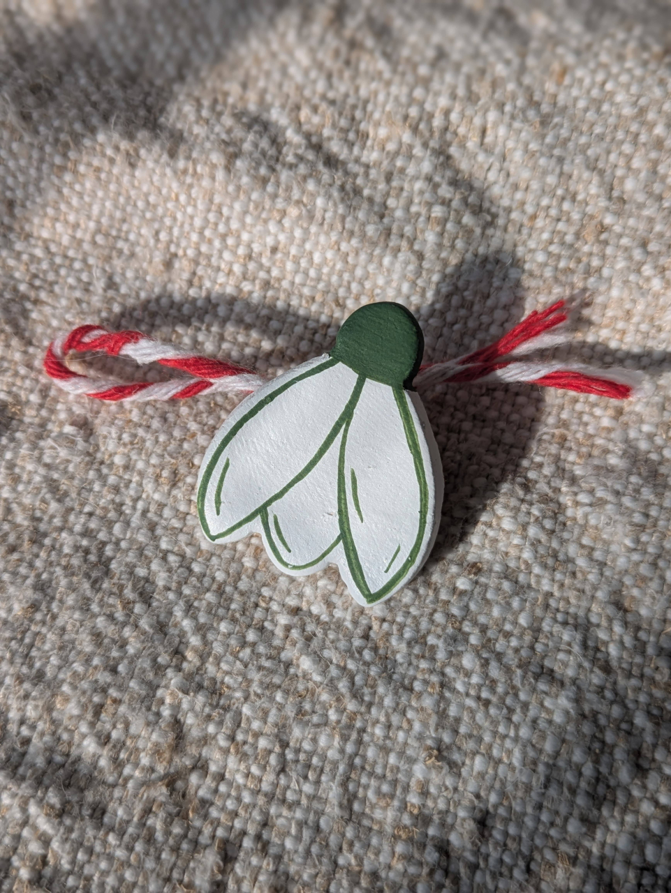 Mărțișor handmade – Ghiocel din lut pictat manual [2]