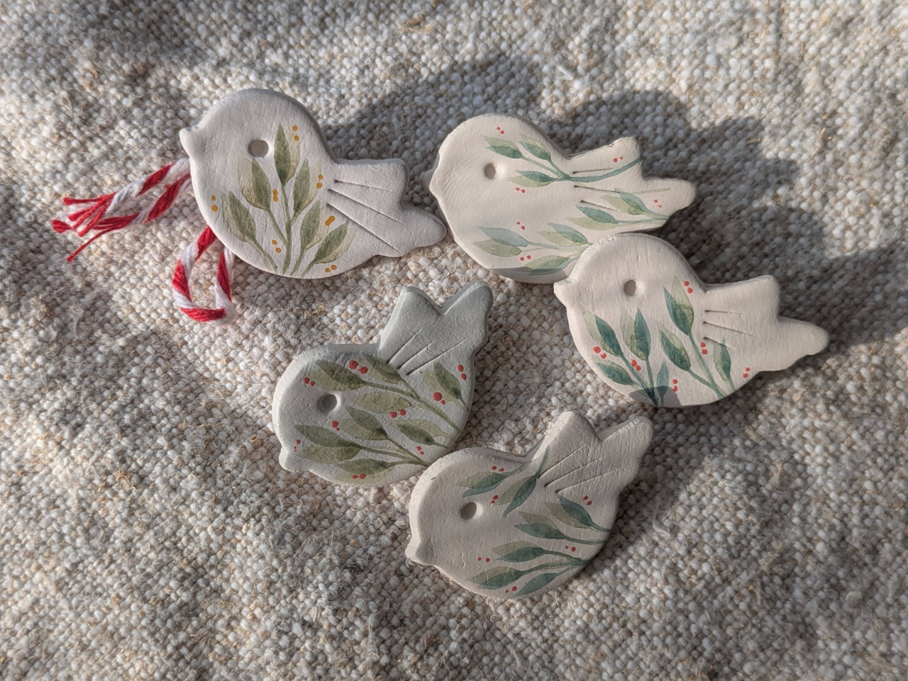 Mărțișor handmade – Pasăre din lut pictată manual [4]